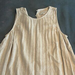 Cute loft dress size 4P, wore it a couple of times now it’s too small for me